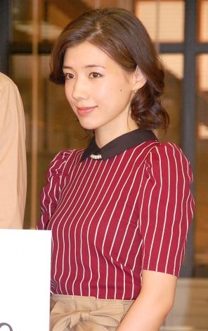 仲里依紗　ド派手赤髪＆全身タトゥーは「事務所に言っていません」　普通の髪は「ストレスの原因」