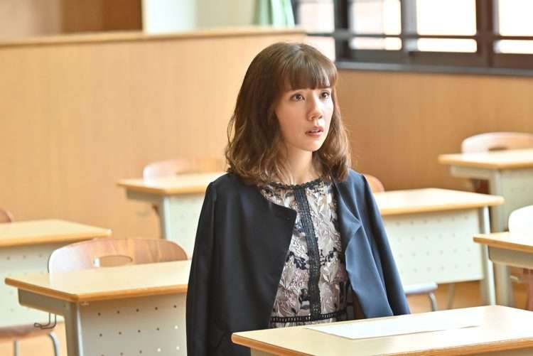 仲里依紗　ド派手赤髪＆全身タトゥーは「事務所に言っていません」　普通の髪は「ストレスの原因」