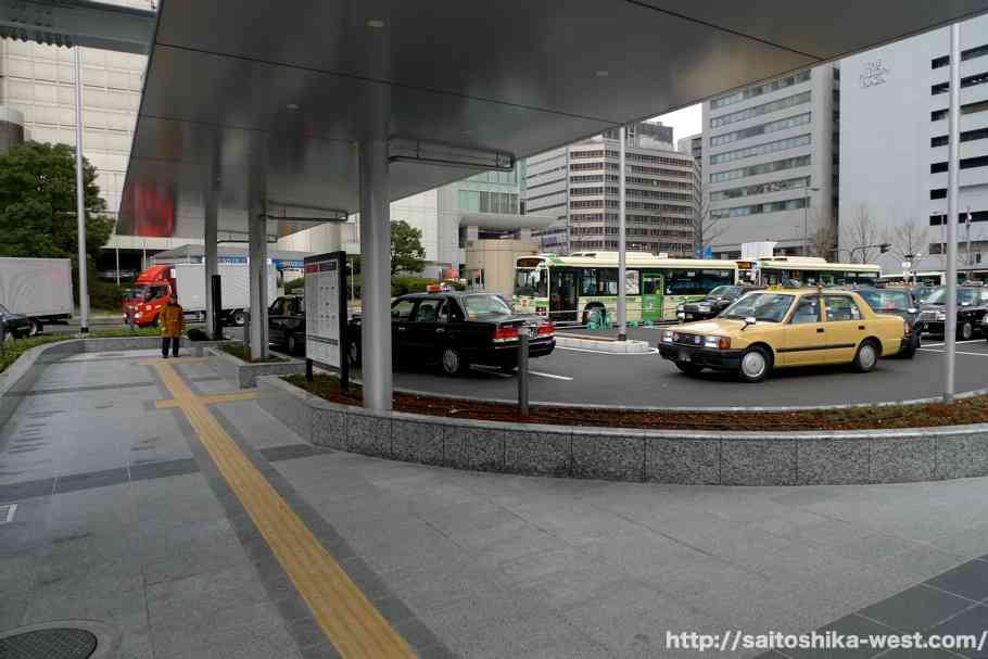 舛添要一氏、駅タクシー乗り場の設計を批判　「利用者無視」「時代遅れの国」