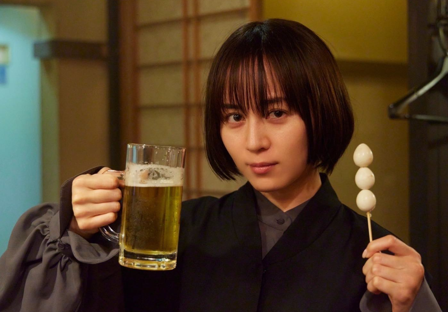 比嘉愛未の山ガール姿に「癒された」声続々 「脚きれいすぎ」「美しい」