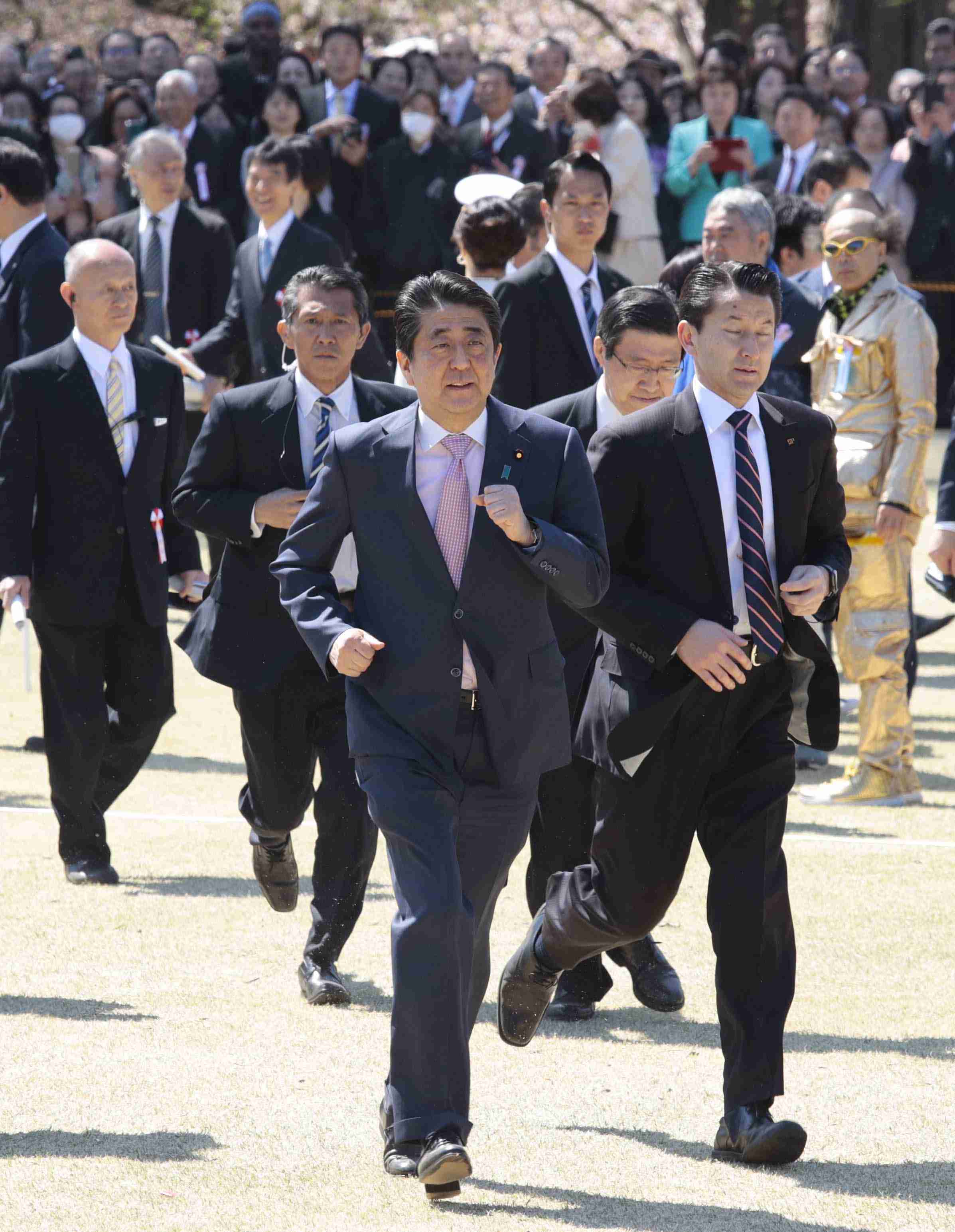 菅義偉前首相　安倍元首相は「寂しがり屋でもありました」、銃撃の一報受け「そばにいてやりたい」と奈良へ