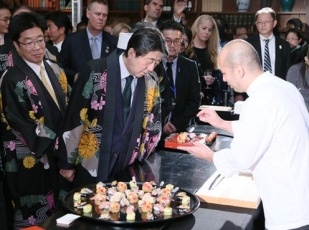 菅義偉前首相　安倍元首相は「寂しがり屋でもありました」、銃撃の一報受け「そばにいてやりたい」と奈良へ