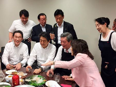 菅義偉前首相　安倍元首相は「寂しがり屋でもありました」、銃撃の一報受け「そばにいてやりたい」と奈良へ