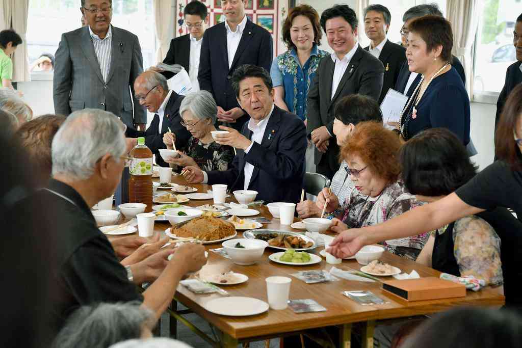 菅義偉前首相　安倍元首相は「寂しがり屋でもありました」、銃撃の一報受け「そばにいてやりたい」と奈良へ