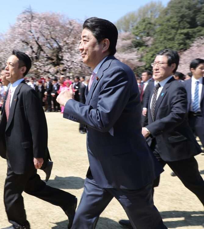 菅義偉前首相　安倍元首相は「寂しがり屋でもありました」、銃撃の一報受け「そばにいてやりたい」と奈良へ