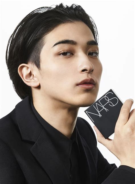 横浜流星『美的』で美容誌初表紙 「ディオール スーツ」で圧倒的スタイルも披露