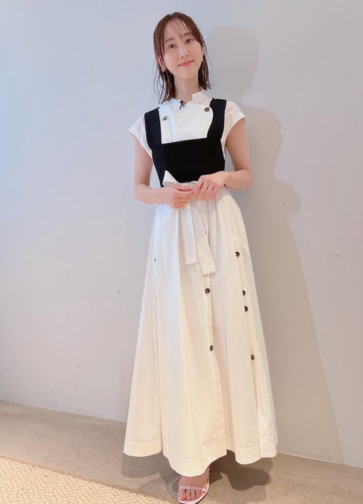 松井玲奈、大胆美背中「大人の色気スゲー」 『FRIDAY』撮影カットに反響