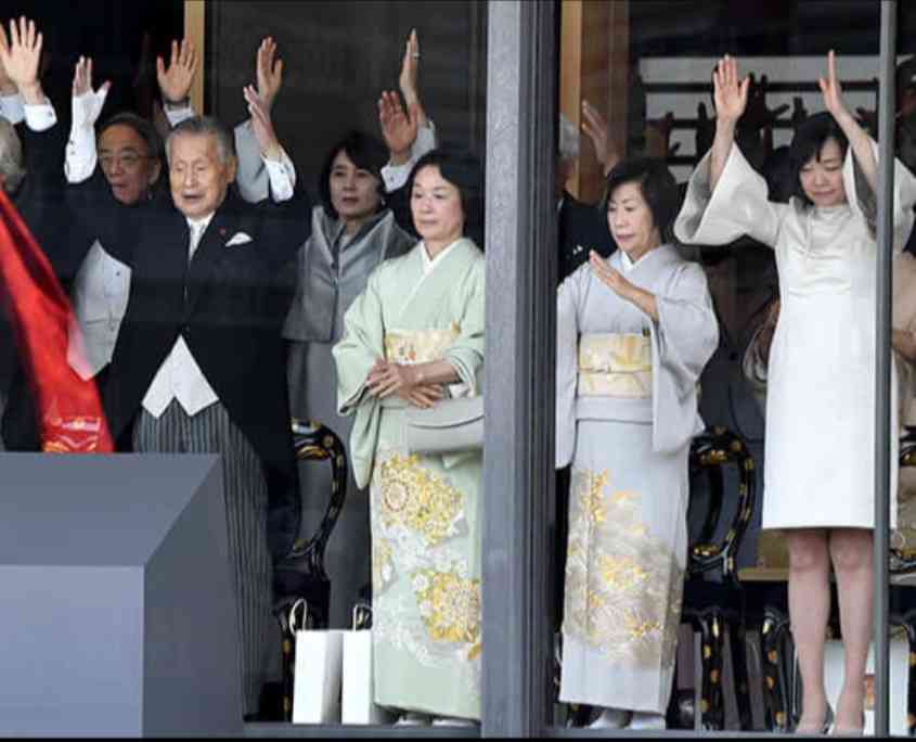 バルコニーからはしご車で男性救助 金沢・片町のビル