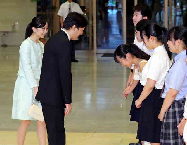 バルコニーからはしご車で男性救助 金沢・片町のビル