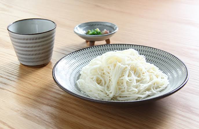 <素麺4パターン>一口ずつ巻いて盛るのが当たり前!?ママたちがこだわる「素麺の盛り付け方」