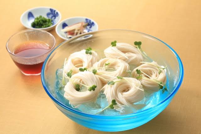 <素麺4パターン>一口ずつ巻いて盛るのが当たり前!?ママたちがこだわる「素麺の盛り付け方」
