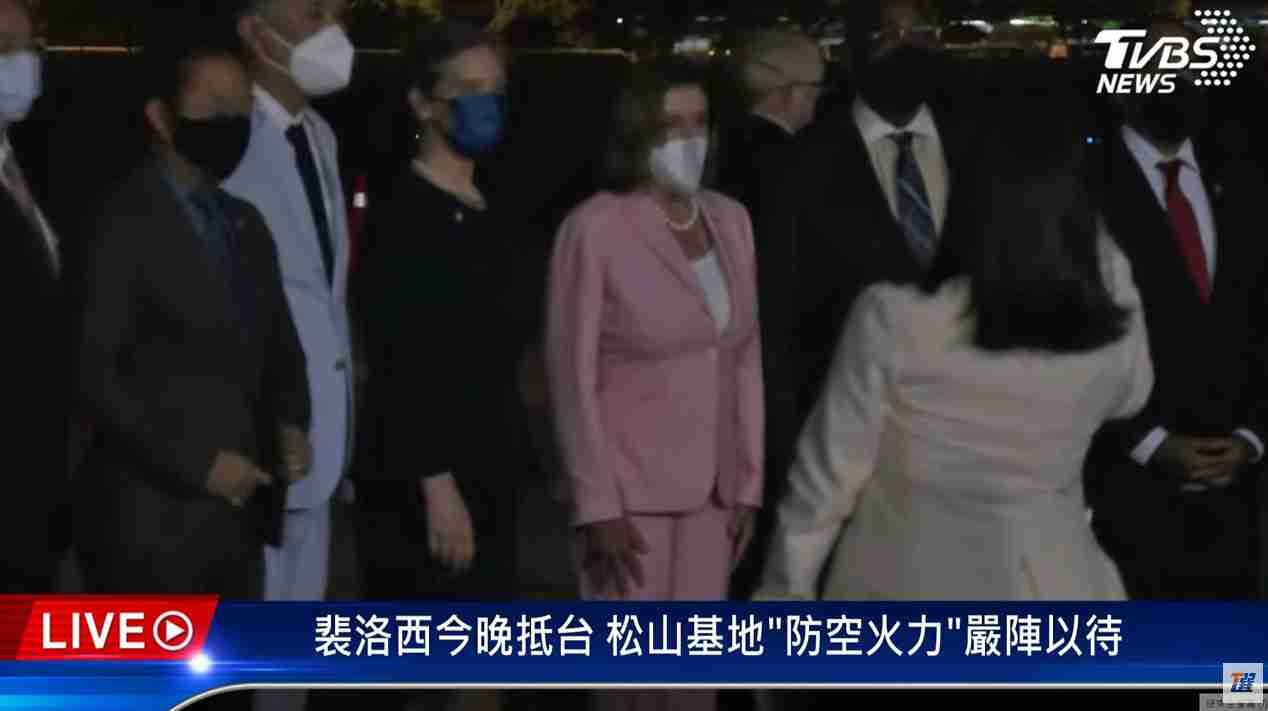 ペロシ米下院議長、台湾に到着 中国の反発必至