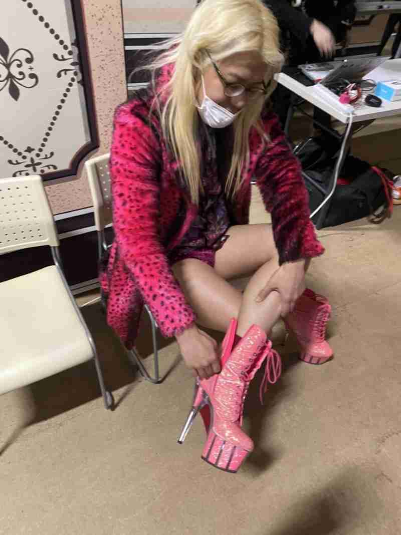 純烈&ダチョウ倶楽部、カラフル衣装で“プロポーズ”の合体ジャケ公開 6人の練習動画も配信
