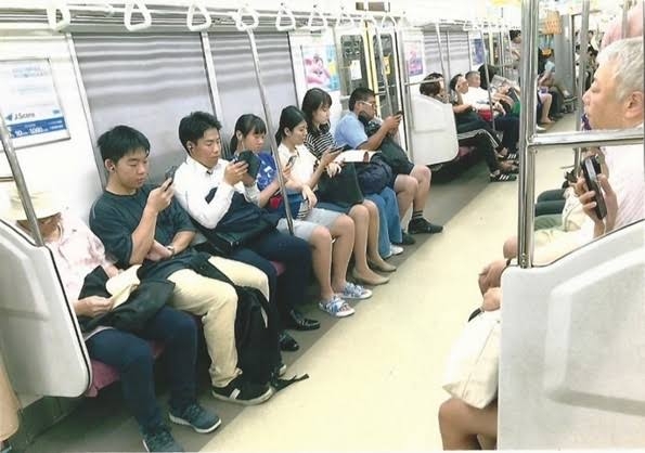 壇蜜、電車内で人間観察「みんなスマホ見てる」「それをしないと正気を保てないんだろうね」