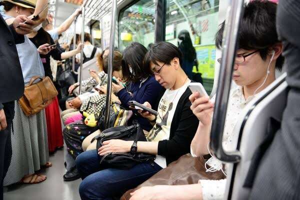 壇蜜、電車内で人間観察「みんなスマホ見てる」「それをしないと正気を保てないんだろうね」
