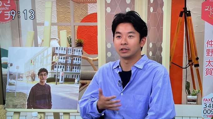 草なぎ剛「ゴメン！ボロボロ」　3年ぶり弾き語り公演、巨大自作アートの前で熱唱