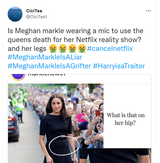 ウィリアム皇太子とキャサリン皇太子妃がヘンリー王子＆メーガン妃とウィンザー城外に現れる　弔問者に挨拶