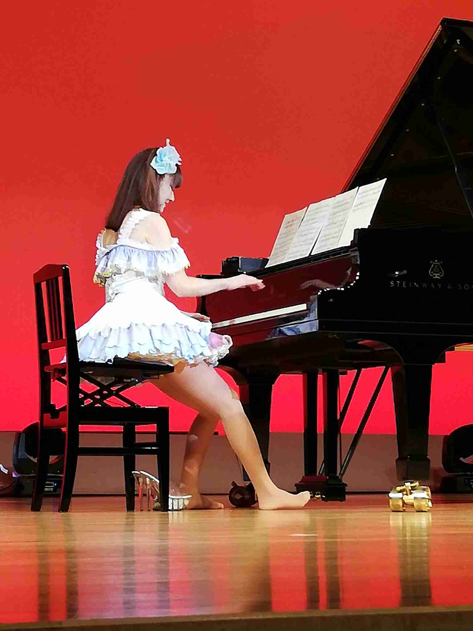 「かつみ・さゆり」さゆり　“超ミニ”水色の浴衣風衣装披露に「乙姫様みたい」「目の保養」「美脚ですね」