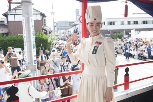 綾瀬はるか、3年ぶり7度目の『会津藩公行列』 会津弁であいさつ「記念の年にまた呼んでくれてありがとなし」
