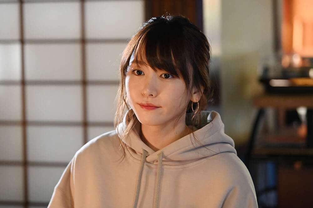 新垣結衣、1年かけて“究極のフーディ”製作 『GINZA』表紙は白ガッキー&黒ガッキーの2パターン