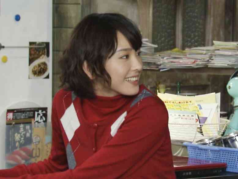 新垣結衣、1年かけて“究極のフーディ”製作 『GINZA』表紙は白ガッキー&黒ガッキーの2パターン