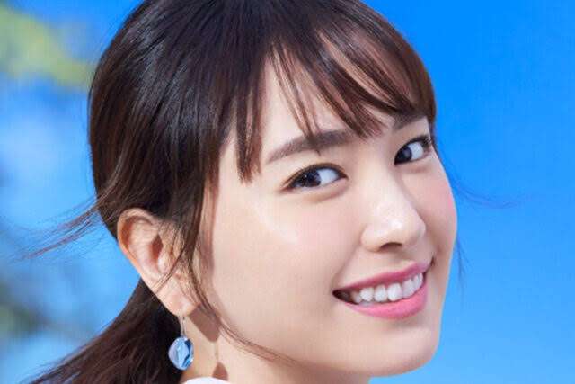 新垣結衣、1年かけて“究極のフーディ”製作 『GINZA』表紙は白ガッキー&黒ガッキーの2パターン