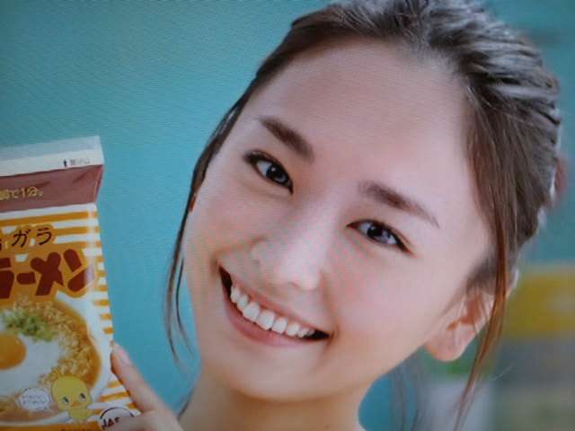 新垣結衣、1年かけて“究極のフーディ”製作 『GINZA』表紙は白ガッキー&黒ガッキーの2パターン