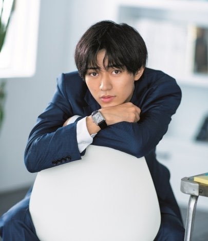 髪色暗いほうが似合う人と明るいほうが似合う人