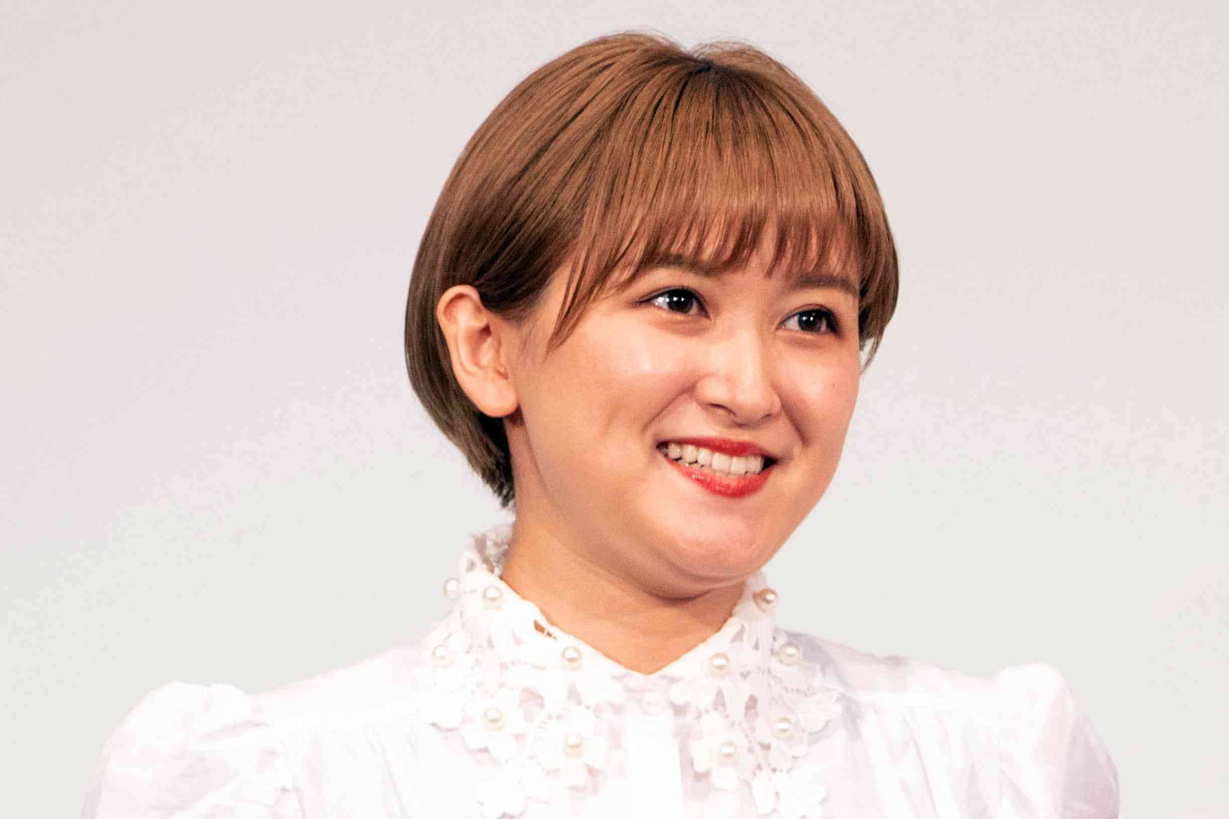 ラランド・サーヤ　ブルーヘアへのイメチェンショットに反響「最高に似合ってて素敵」「もはや絵音」