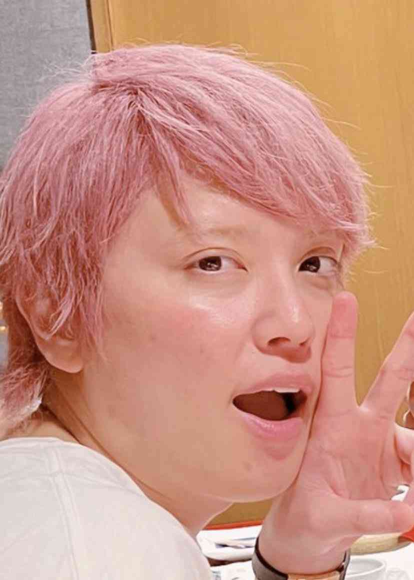 「イッテＱ以外で見れんと思ってた」手越祐也、デヴィ夫人との2ショットに反響「圧倒的華やかさ」