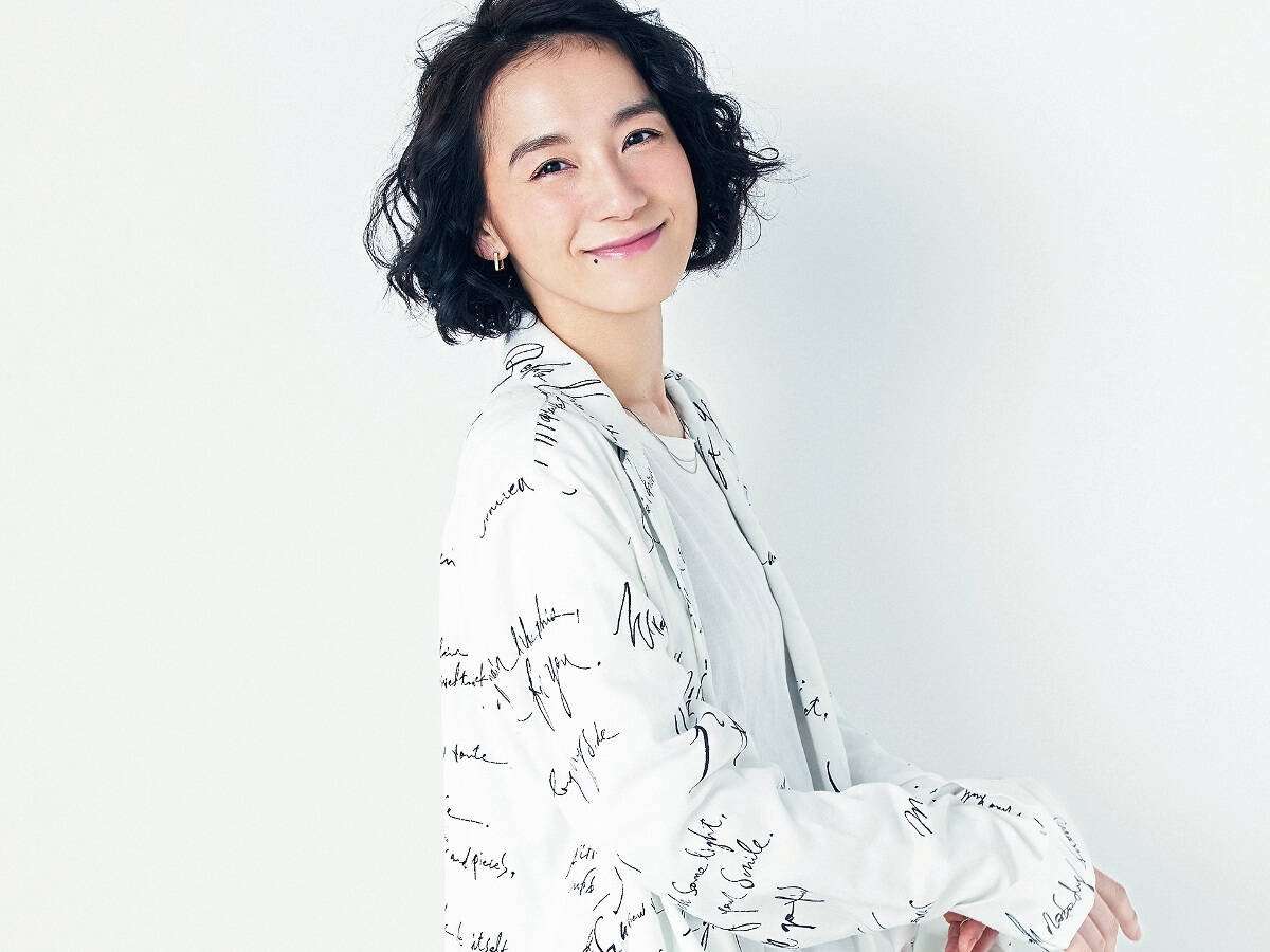 鈴木紗理奈 ヤンキー座りで“円安”メンチ切りショット公開に「姐さんやったれ」「いよ!! 男前」