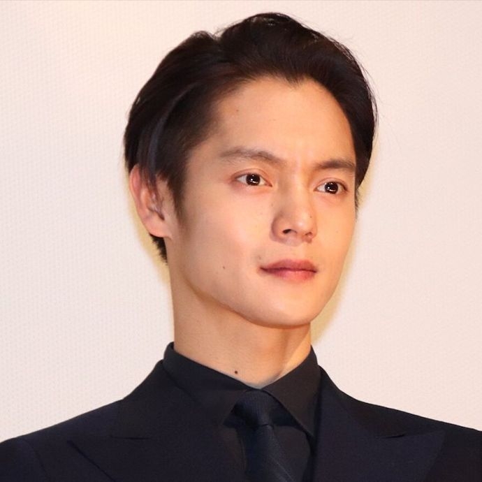 水川あさみ、窪田正孝と“寄り添い”座る写真公開「距離が近い…!」「ご夫婦揃っての姿見れて嬉しい」