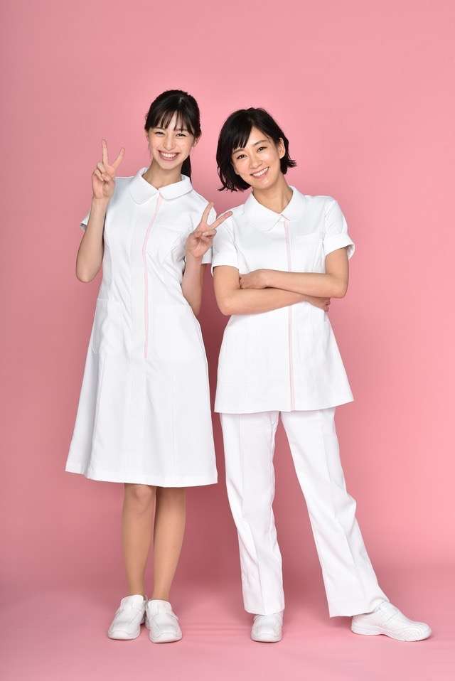 水川あさみ、窪田正孝と“寄り添い”座る写真公開「距離が近い…!」「ご夫婦揃っての姿見れて嬉しい」