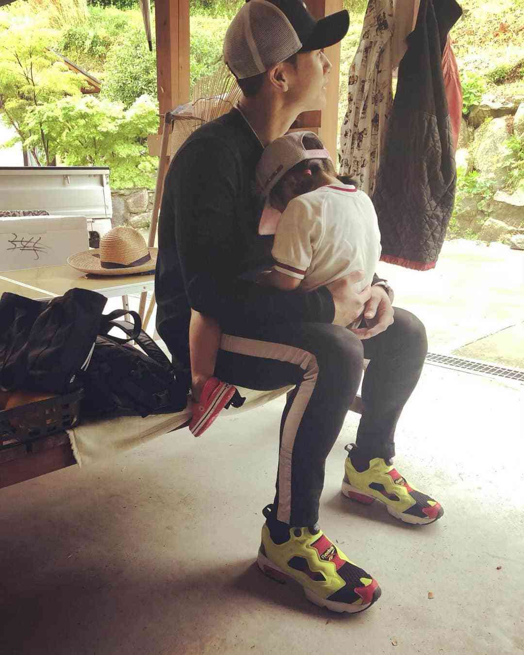 樽美酒研二“顔出し”どアップ&丸メガネ和装姿「イケメン過ぎて目が離せない」「はうっ 撃ち抜かれました」