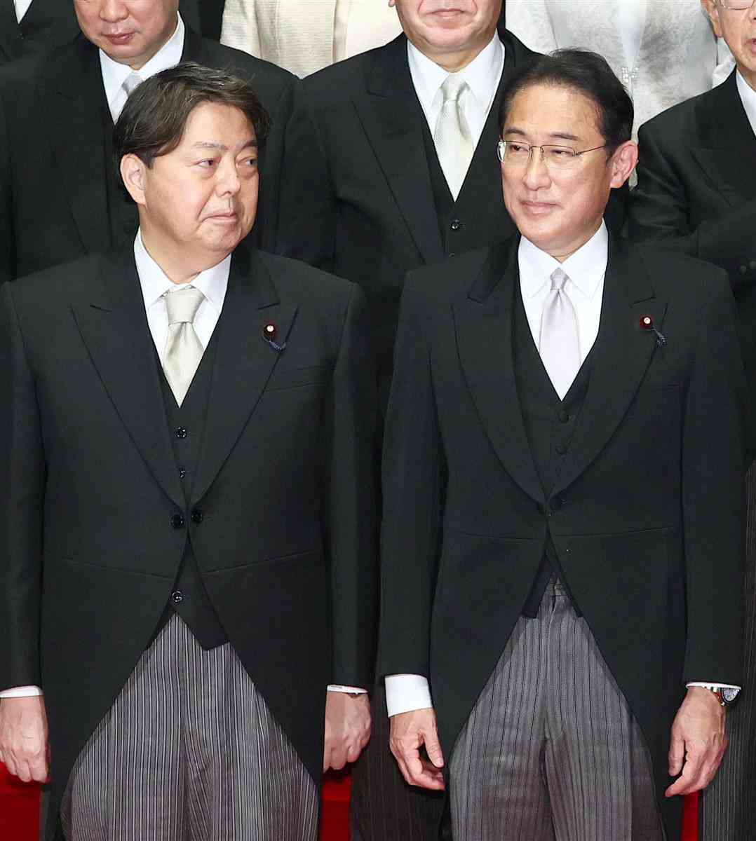 首相が英女王国葬見送り 準備の省庁「招待枠もないのに」