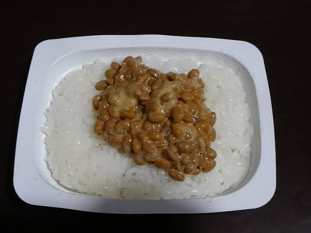 「世間一般がイメージする“質素な食事”」と「リアルな“質素な食事”」の差がエグい「ほんとこれ」「スティックパンが最強」