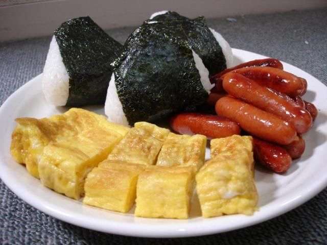 「世間一般がイメージする“質素な食事”」と「リアルな“質素な食事”」の差がエグい「ほんとこれ」「スティックパンが最強」