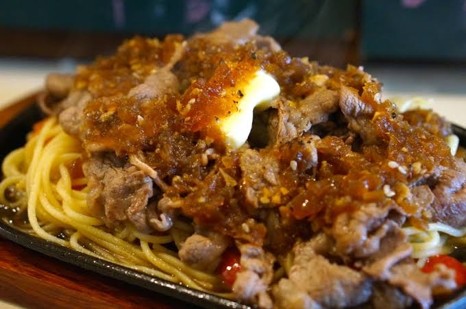 【潜在的デブ】節制してるから現状デブじゃないけど節制しないで生きたら私普通に超肥満体型なれる自信あるよって人