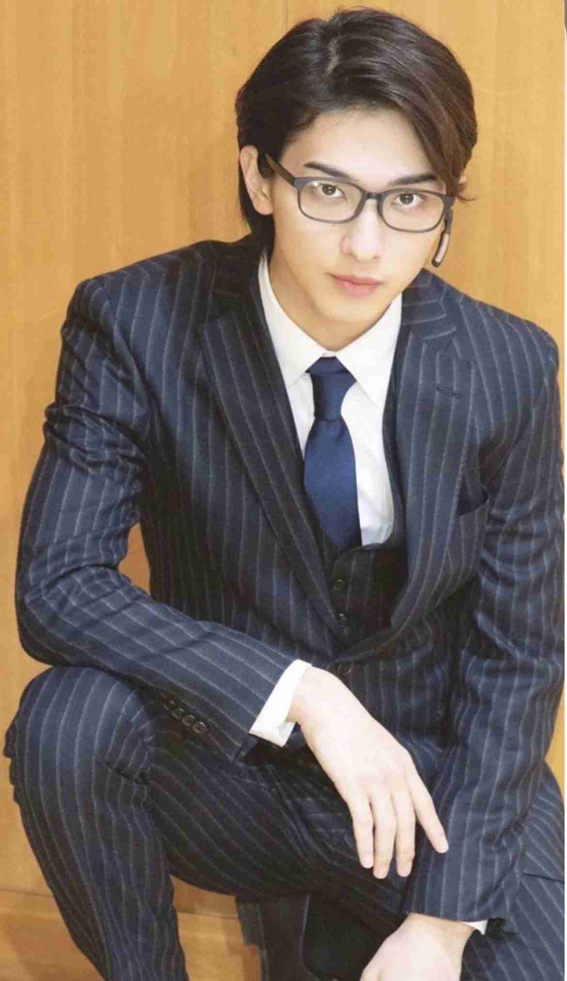 横浜流星の2023年カレンダーは沖縄で撮り下ろし、大自然に抱かれ解放される