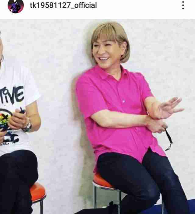 小室哲哉、金髪ボブの63歳私服姿＆手首のタトゥーを披露「かっこいい」「ラフな姿も素敵」