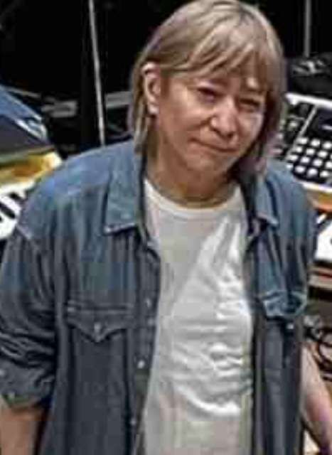 小室哲哉、金髪ボブの63歳私服姿＆手首のタトゥーを披露「かっこいい」「ラフな姿も素敵」