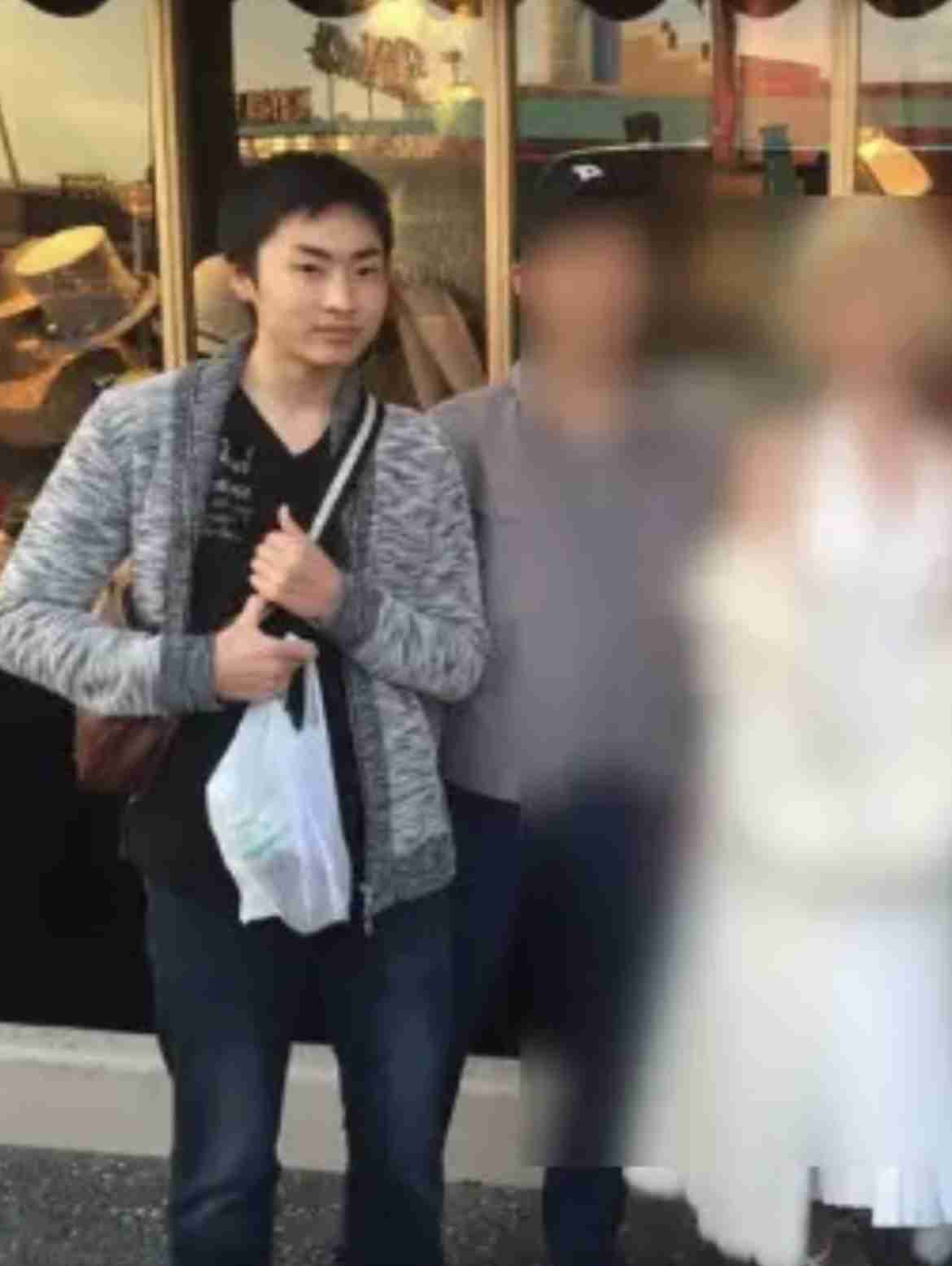 ベランダから血痕 自称大学生の男 4階ベランダで女子大生を包丁で刺し脅迫