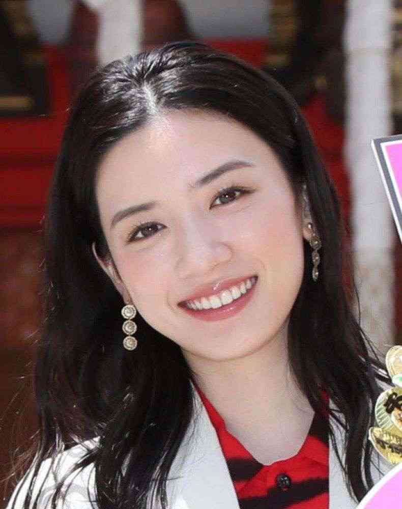 藤田ニコル　短い前歯の“仮歯の仮歯”姿披露に「自然！」「より大人っぽい」の声