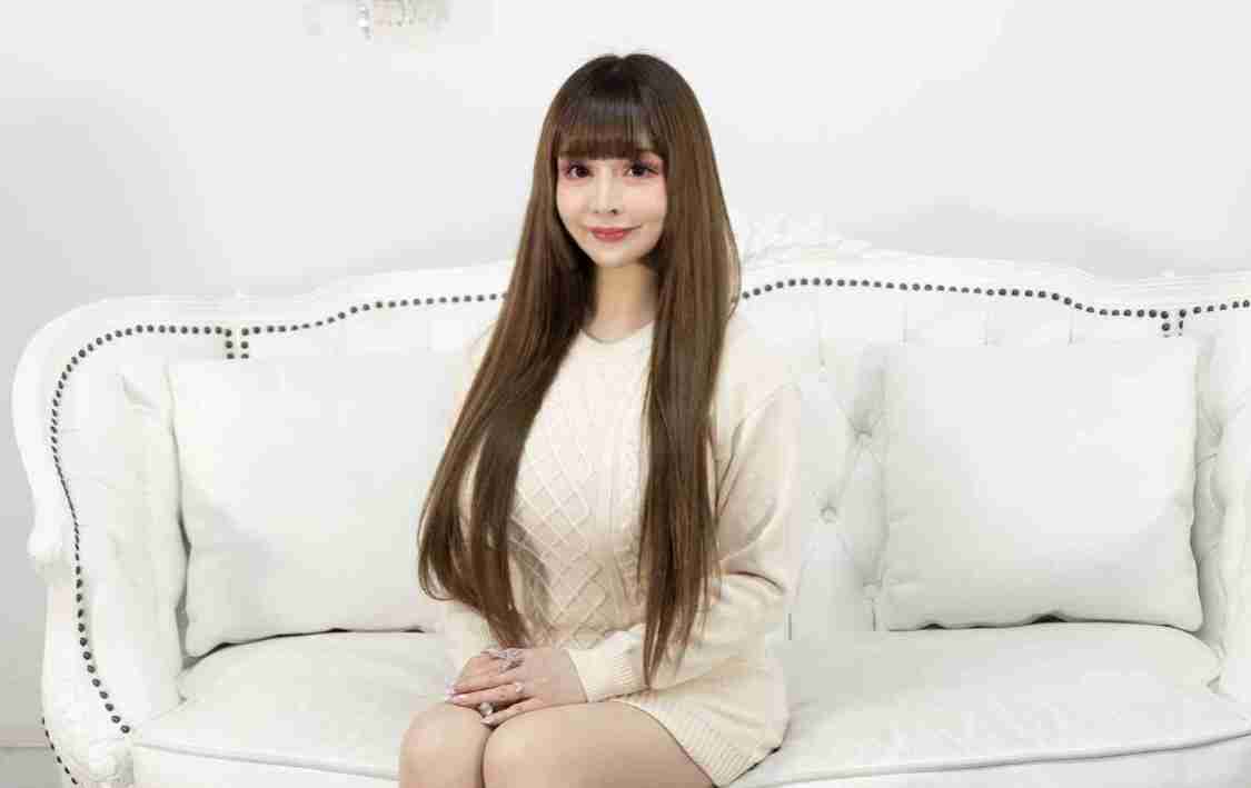 “整形に3億円”話題のヴァニラ、ワンピース私服姿に反響「美しい」「スタイル良い」