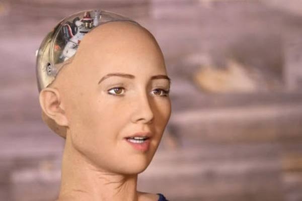 テスラ、ヒト型ロボットの試作機を公開　大量生産で「車より安くなる」