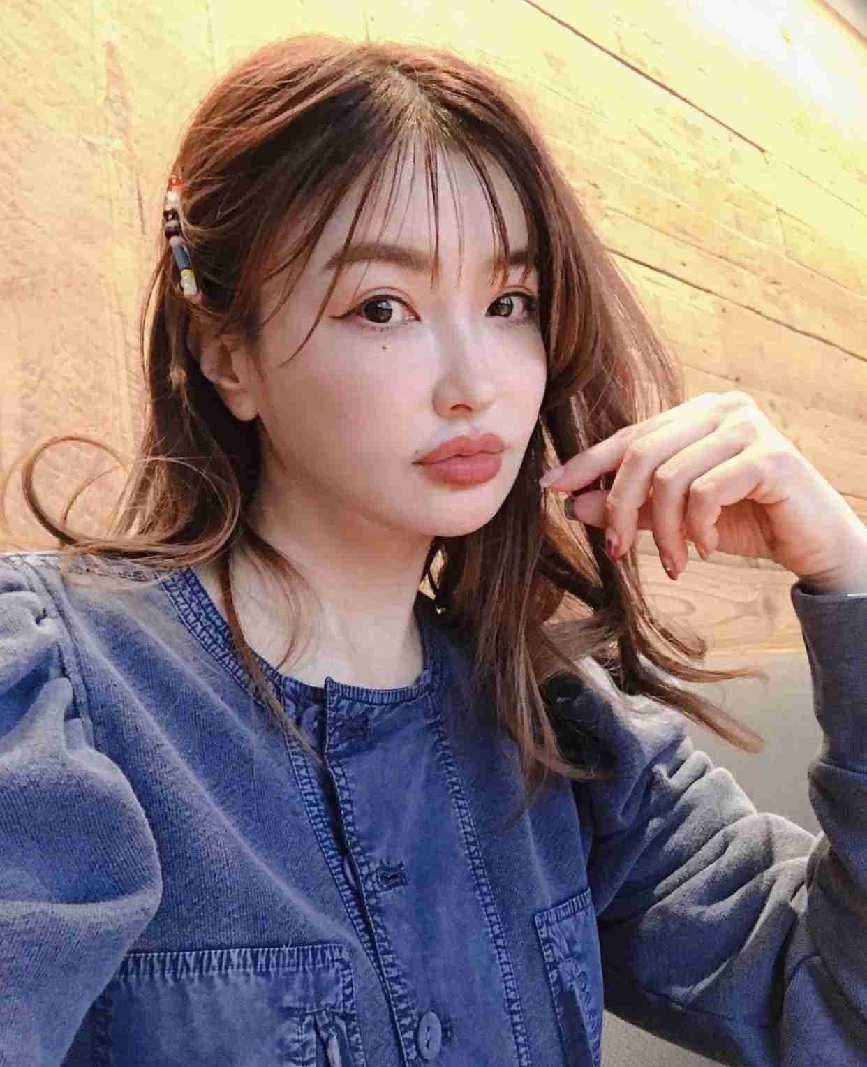 平子理沙、セクシーすぎる!黒ランジェリー姿で大胆美ボディ公開