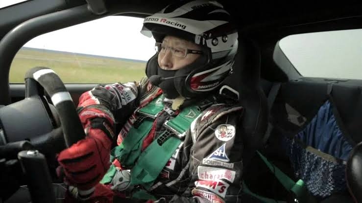 トヨタ、EV戦略見直し検討　クラウンなど開発一時停止＝関係者