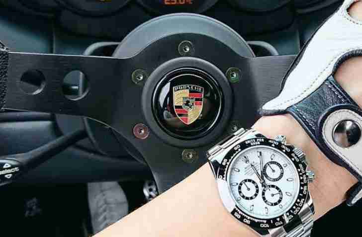 トヨタ、EV戦略見直し検討　クラウンなど開発一時停止＝関係者