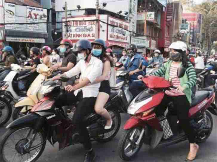 トヨタ、EV戦略見直し検討　クラウンなど開発一時停止＝関係者