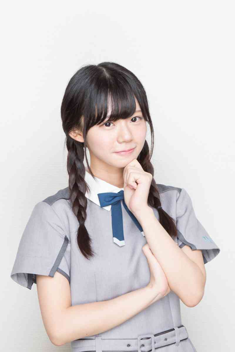 お店で社長にスカウトされ…浅倉唯「ラウンジ嬢時代のドレス写真」
